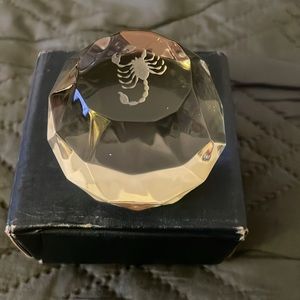 Crystal paper weight Scorpio prism 24% PbO made in Czech